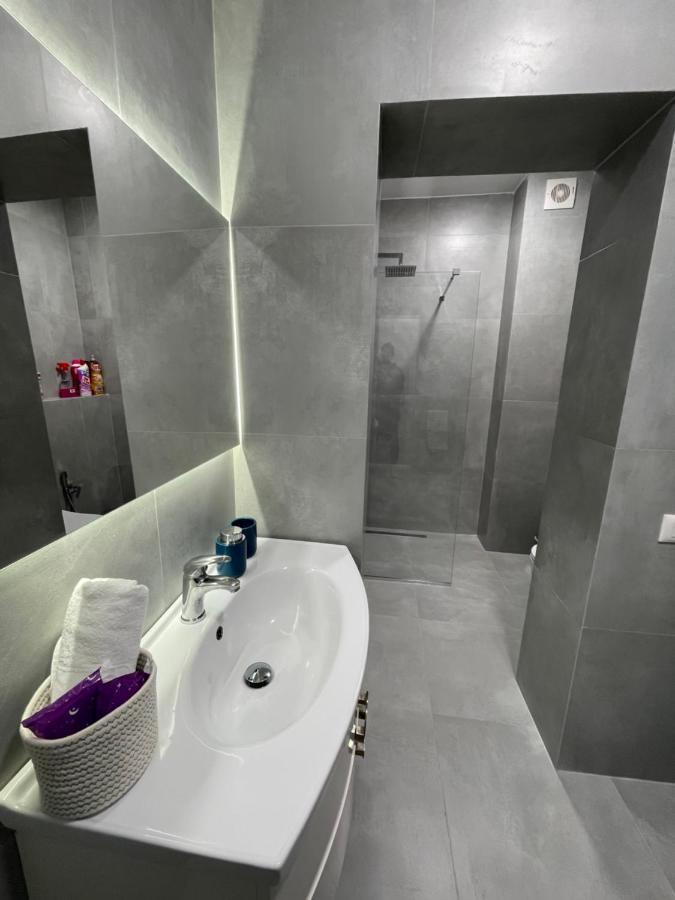 Lovely Apartment Тирана Екстер'єр фото