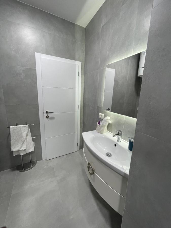 Lovely Apartment Тирана Екстер'єр фото