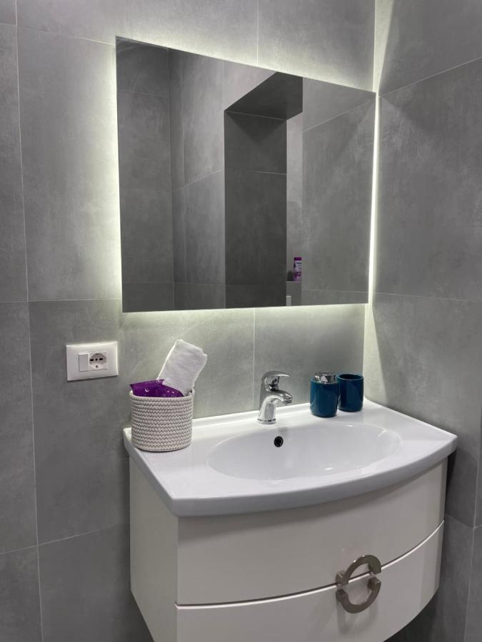 Lovely Apartment Тирана Екстер'єр фото